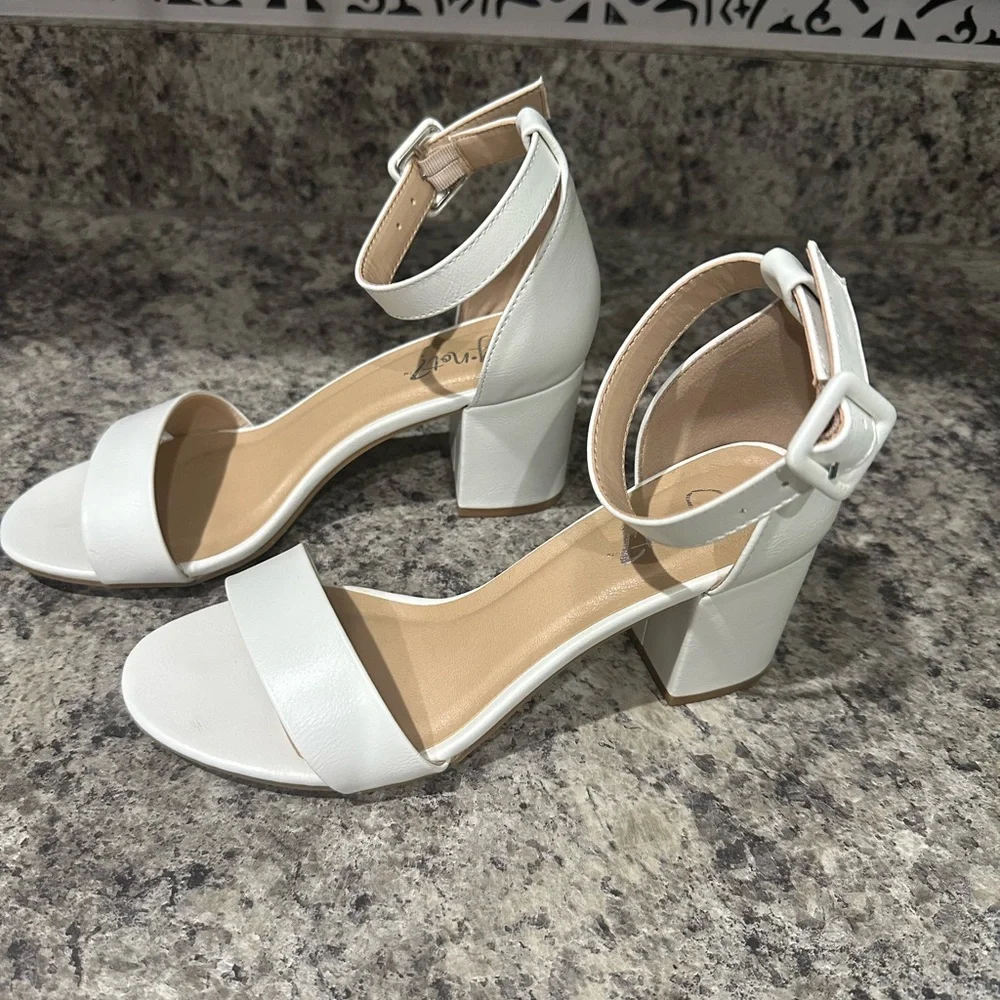 Elegant White Block High Heels Size 6 With 3” Heel Cake